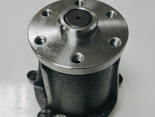 Помпа водяная ISUZU 4JJ1 8-98047-688-0; 8-98047-688-1; 8-98047-688-3; 8-98047-688-4. ZX110-3. ZX120-3. ZX130-3. CX130B. SH130-5. ZX140-5A. SY135C