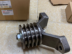 Ролик натяжной в сборе ISUZU 1136603390. 1-13660-339-0 6WG1 